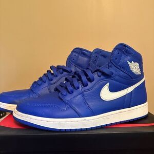 Air Jordan 1 Retro Hyper Royal - size 12M